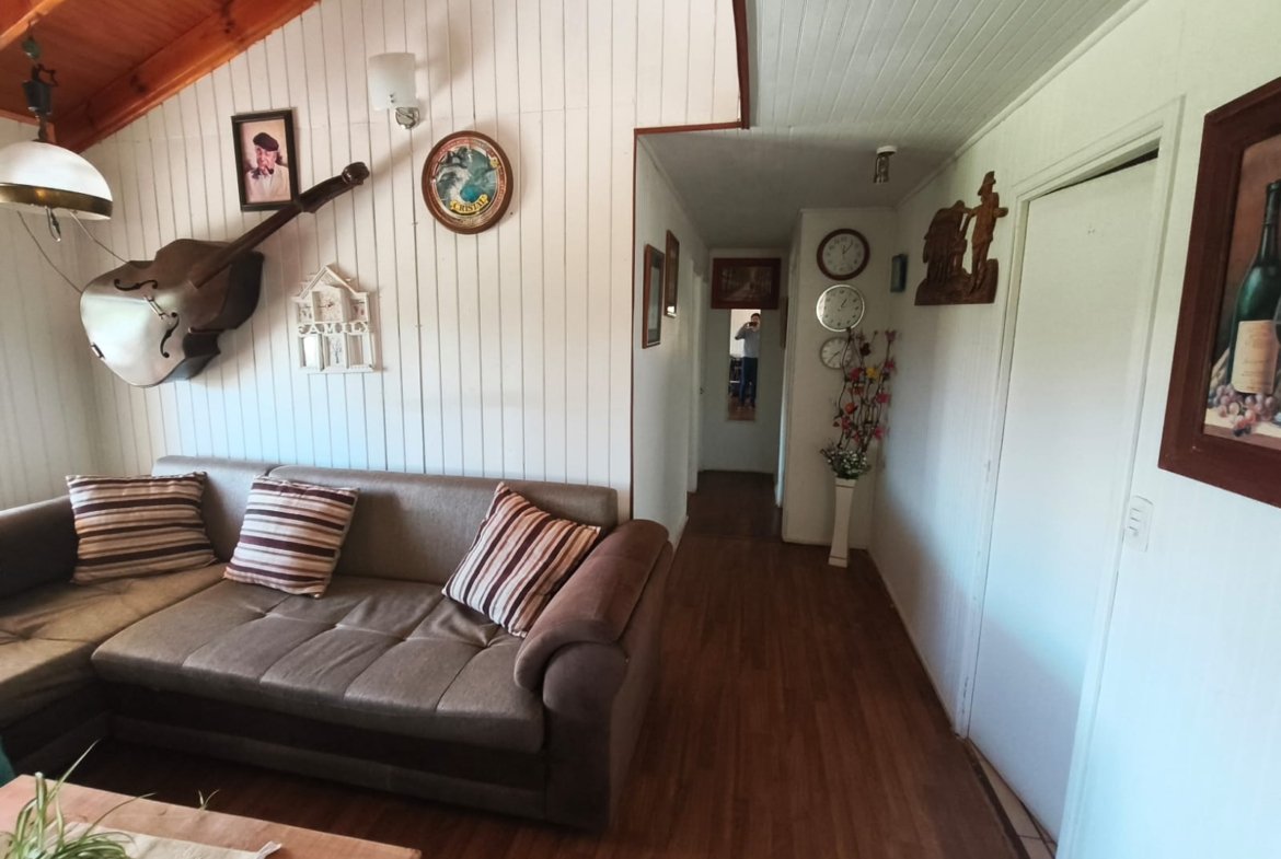 SE VENDE PARCELA 1 HA. DOS CASAS Y PISCINA A 9 KILóMETROS DE LOS ÁNGELES