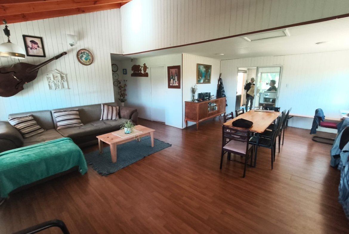 SE VENDE PARCELA 1 HA. DOS CASAS Y PISCINA A 9 KILóMETROS DE LOS ÁNGELES