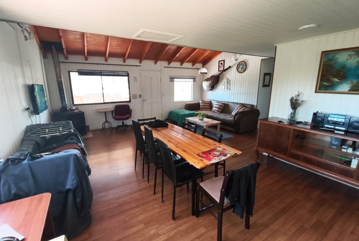 SE VENDE PARCELA 1 HA. DOS CASAS Y PISCINA A 9 KILóMETROS DE LOS ÁNGELES